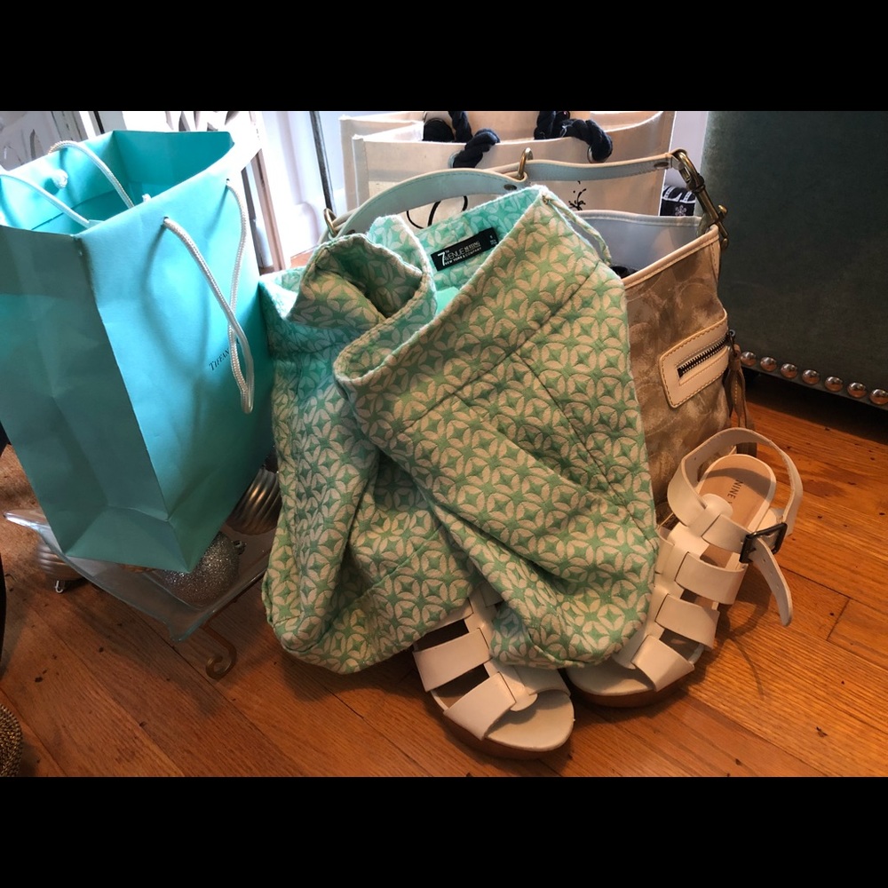 Trending  now White Handbags   Vintage Coach Purse - Picture 4 of 8